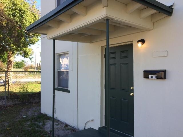 1010 Grant St in West Palm Beach, FL - Building Photo