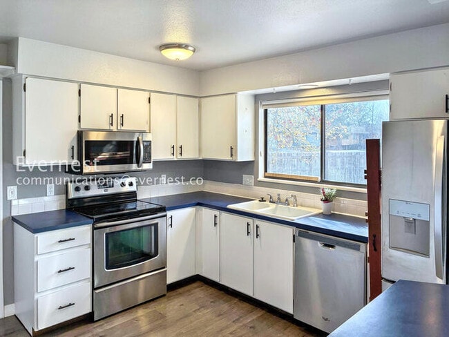 property at 1701 Ridgewood Rd