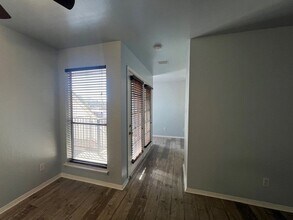 3125 Sondra Dr, Unit 301 in Fort Worth, TX - Building Photo - Building Photo