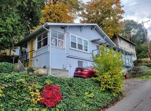 310 E Ivy St in Bellingham, WA - Building Photo - Building Photo