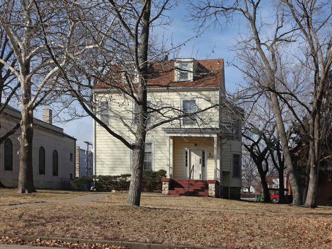 1227 SW Western Ave in Topeka, KS - Building Photo - Building Photo