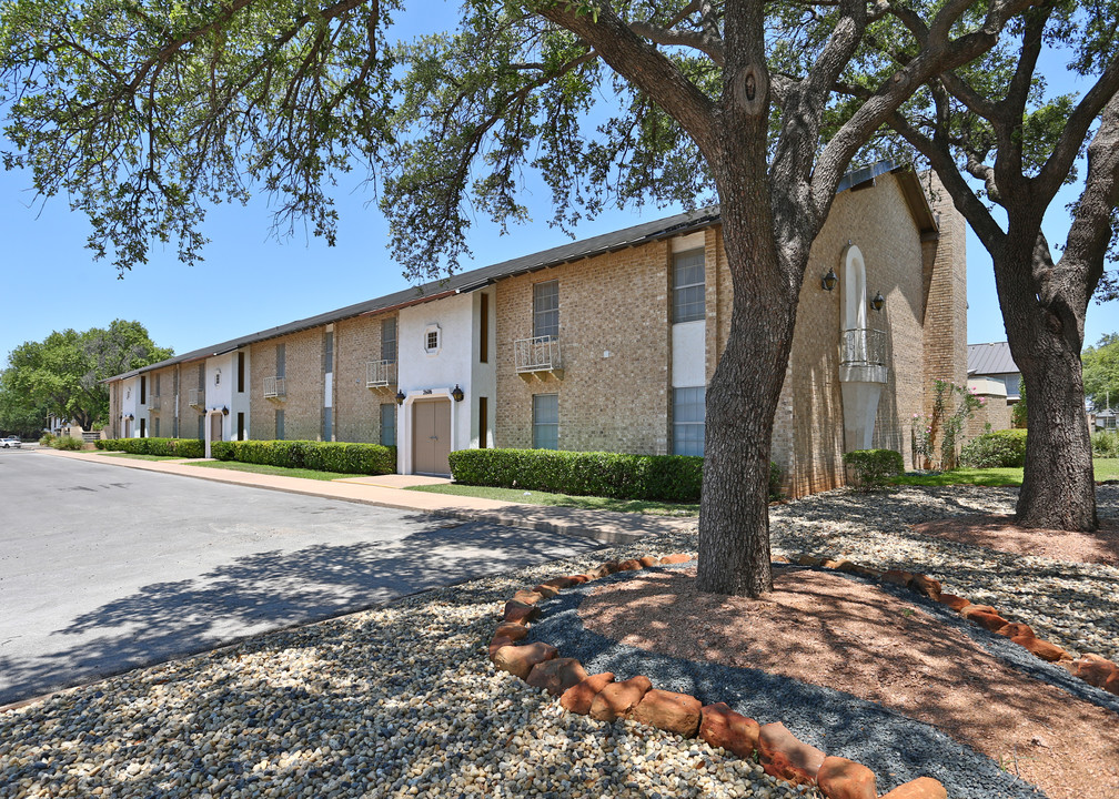 Southland Arms in San Angelo, TX - Building Photo