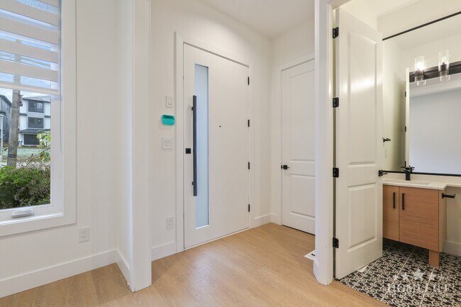 16674-16616 16 Ave in Surrey, BC - Building Photo - Building Photo