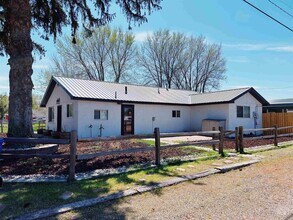 800 S 3rd W St in Mountain Home, ID - Building Photo - Building Photo
