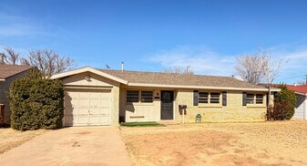 5204 40th St in Lubbock, TX - Building Photo