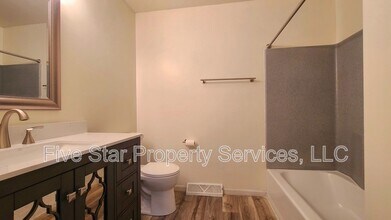 51 Holiday Rd in Springfield, IL - Building Photo - Building Photo
