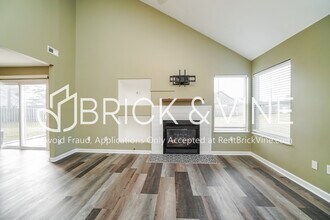 6209 Nasby Dr in Galloway, OH - Foto de edificio - Building Photo