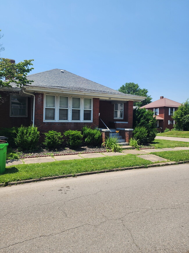 property at 205 S 15th St