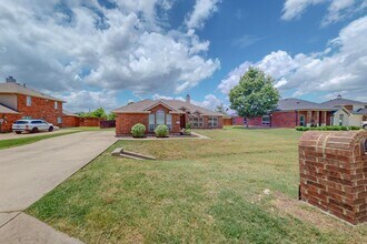 3037 Stoney Hollow Ln in Rockwall, TX - Building Photo - Building Photo