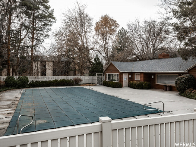 property at 617 Taylor Ln