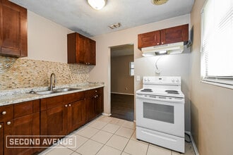 2318 Looking Glass Ln in Jacksonville, FL - Building Photo - Building Photo