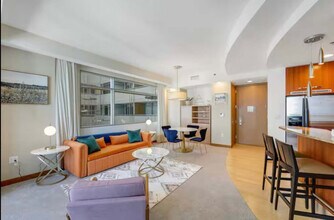 1395 Brickell Ave in Miami, FL - Building Photo - Building Photo