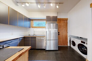 178 Columbia St, Unit B in Cambridge, MA - Building Photo