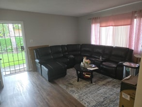 9572 Maureen Dr, Unit 1 in Garden Grove, CA - Building Photo - Building Photo