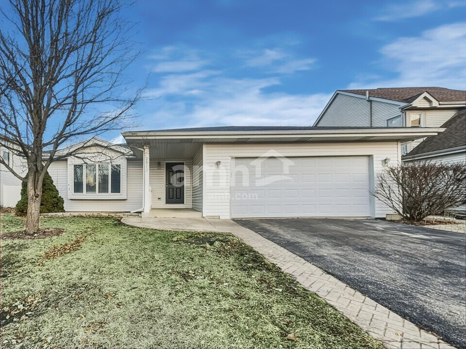 2012 Primrose Dr in Plainfield, IL - Building Photo