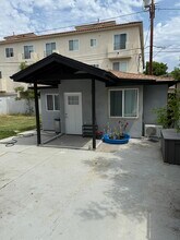 15019 Hartsook St in Sherman Oaks, CA - Foto de edificio - Building Photo