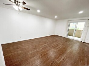 7545 Charmant Dr in San Diego, CA - Building Photo - Building Photo