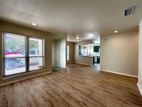 1005 W Martin Luther King Jr Blvd in Austin, TX - Building Photo - Building Photo