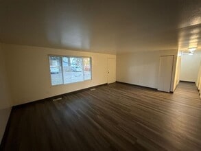 848 Plymouth Dr NE in Keizer, OR - Building Photo - Building Photo