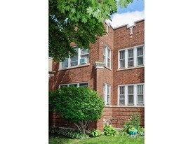 4906 W Hutchinson St, Unit 2nd Floor in Chicago, IL - Building Photo