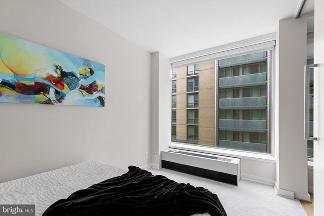 1101 3rd St SW in Washington, DC - Foto de edificio - Building Photo