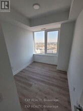 395 Square One Dr in Mississauga, ON - Building Photo - Building Photo