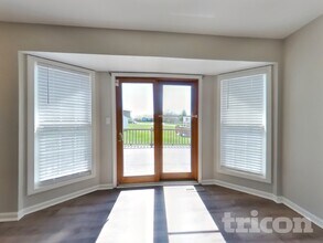 1920 Fairground Dr in Pleasant Hill, MO - Foto de edificio - Building Photo