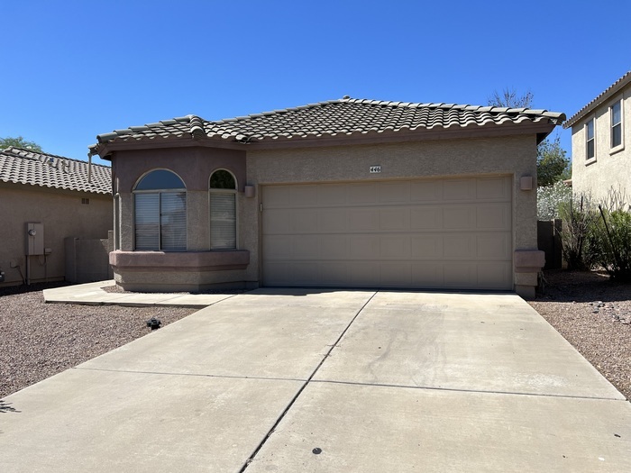 446 E Camino Rancho Cielo in Sahuarita, AZ - Foto de edificio