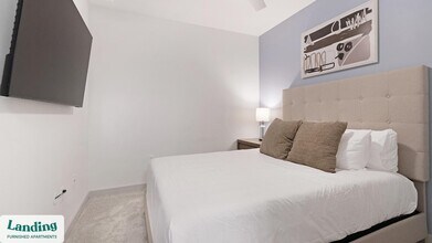 1148 N Main St, Unit 206 in Jacksonville, FL - Building Photo - Building Photo