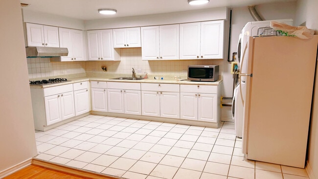 238 W 31st St in Chicago, IL - Building Photo - Building Photo