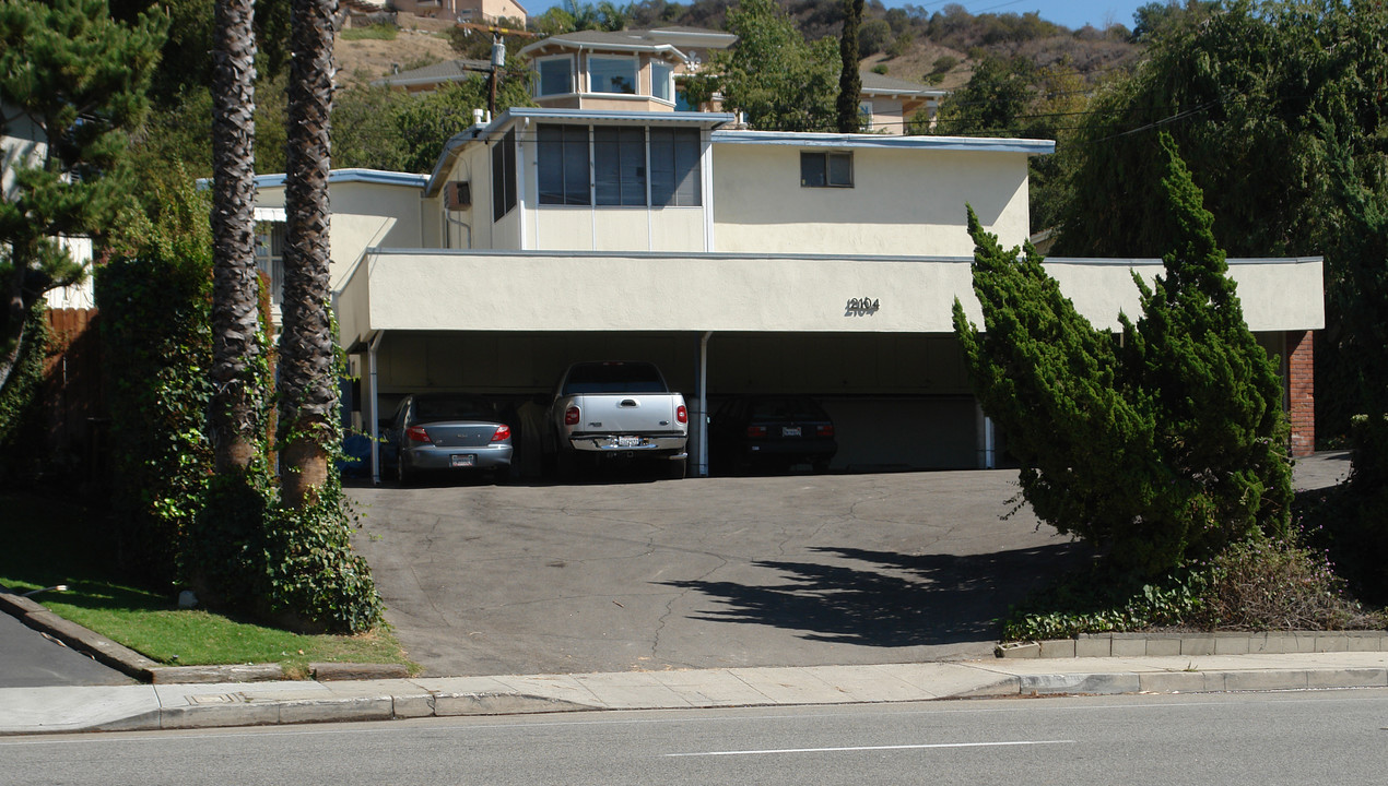 2104 N Verdugo Rd in Glendale, CA - Foto de edificio