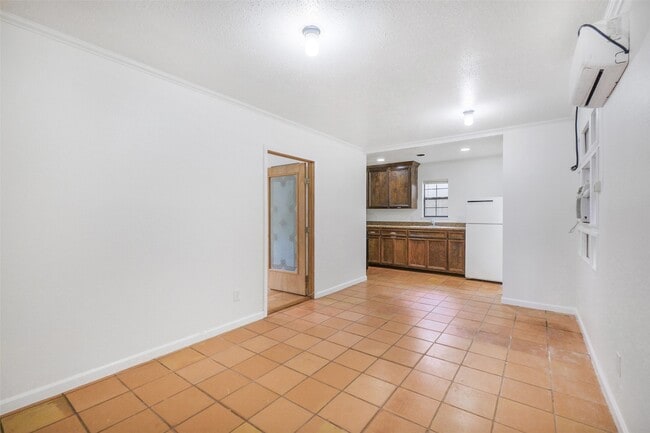 property at 402 Bomar St