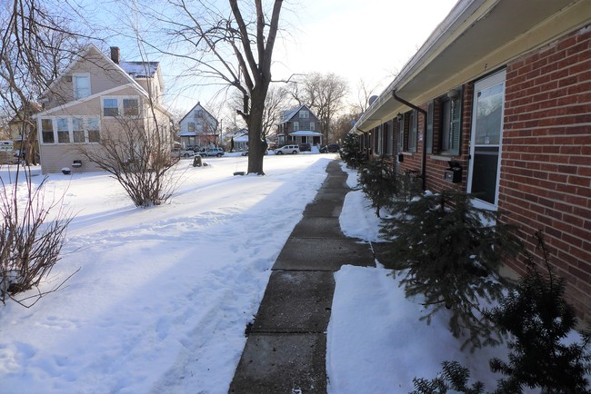 Six Evanston 1BR Townhouses in Evanston, IL - Building Photo - Building Photo