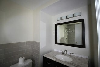 14 Dow St, Unit 2 in Somerville, MA - Building Photo - Building Photo