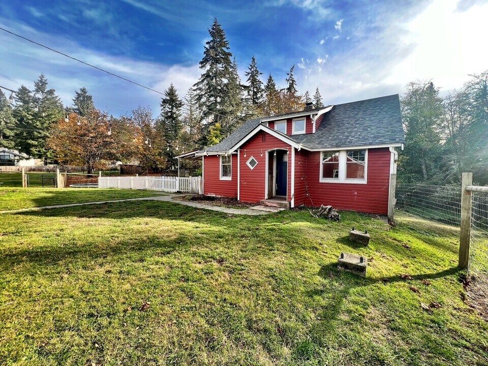 2821 NW Costa Vida Wy in Poulsbo, WA - Building Photo