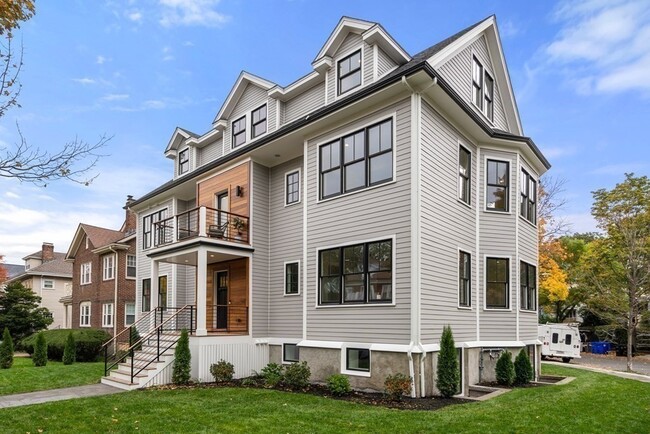 96 Verndale St in Brookline, MA - Building Photo - Building Photo