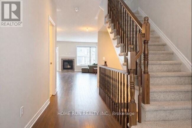 520 Earnscliffe Grove in Ottawa, ON - Building Photo - Building Photo