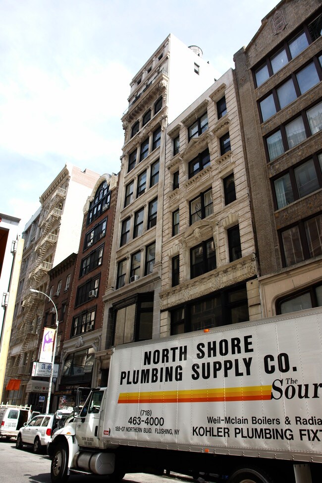 13 E 17th St in New York, NY - Foto de edificio - Building Photo