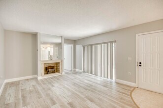 1221 12th Ln in Palm Beach Gardens, FL - Building Photo - Building Photo