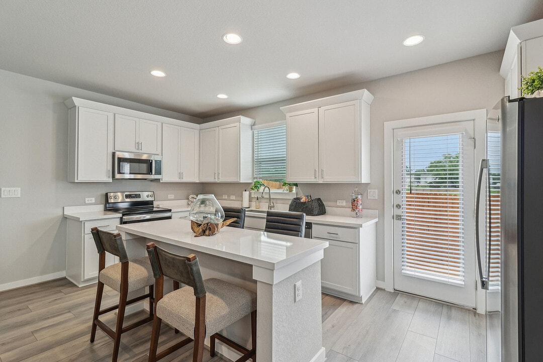 Solstice Springs - Townhomes for Rent in New Braunfels, TX - Building Photo