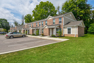 Woodyard Greene in Elizabeth, WV - Foto de edificio - Building Photo