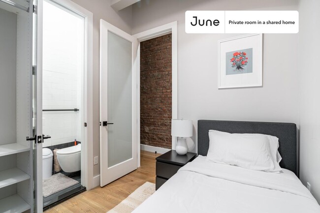 Room in Shared 6 bed/6.5 bath home in New York, NY - Building Photo - Building Photo
