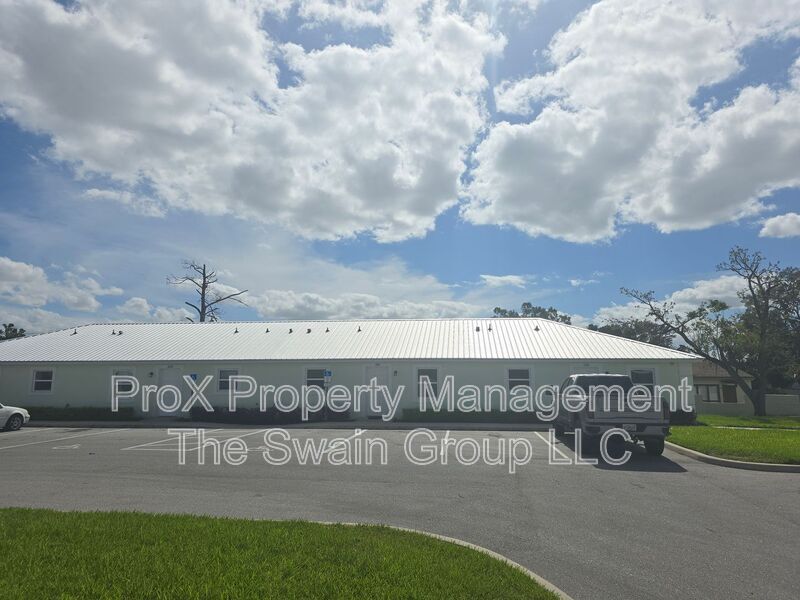 200 W Prince Pl in Haines City, FL - Foto de edificio