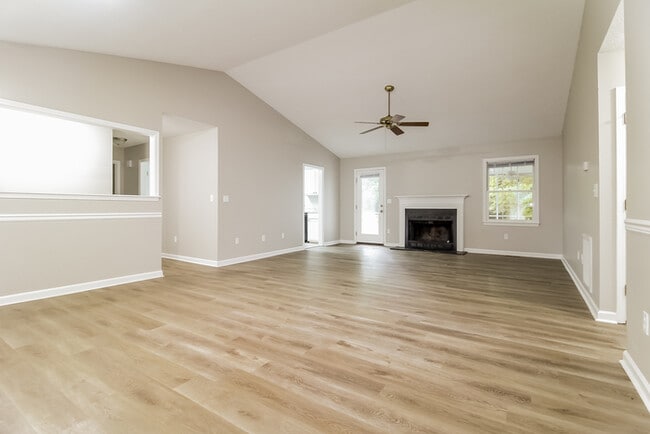 401 Latrobe Dr in Simpsonville, SC - Building Photo - Building Photo