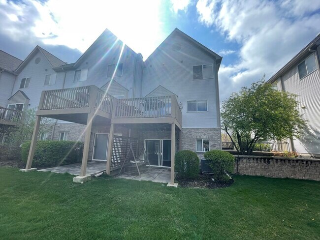 621 Diamond Pointe Dr in Mundelein, IL - Foto de edificio - Building Photo