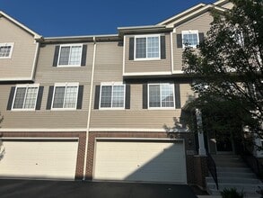 1863 Indian Hill Ln in Aurora, IL - Building Photo - Building Photo