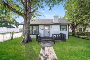 1446 E Ann Arbor Ave in Dallas, TX - Building Photo