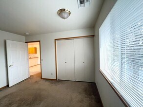 1095 NE Hidden Valley Dr-Unit -#3 in Bend, OR - Building Photo - Building Photo