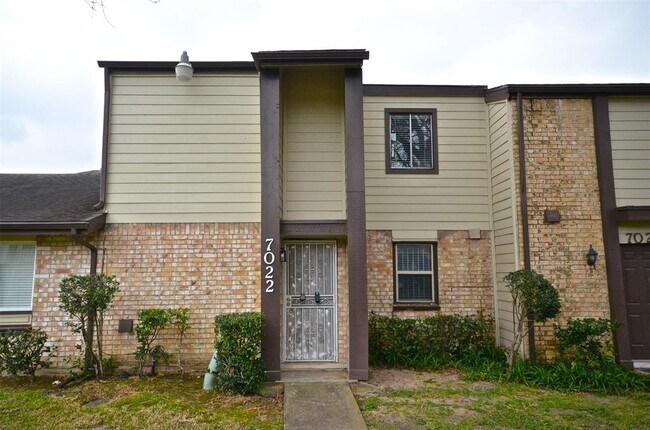 7022 S Dairy Ashford Rd in Houston, TX - Building Photo - Building Photo