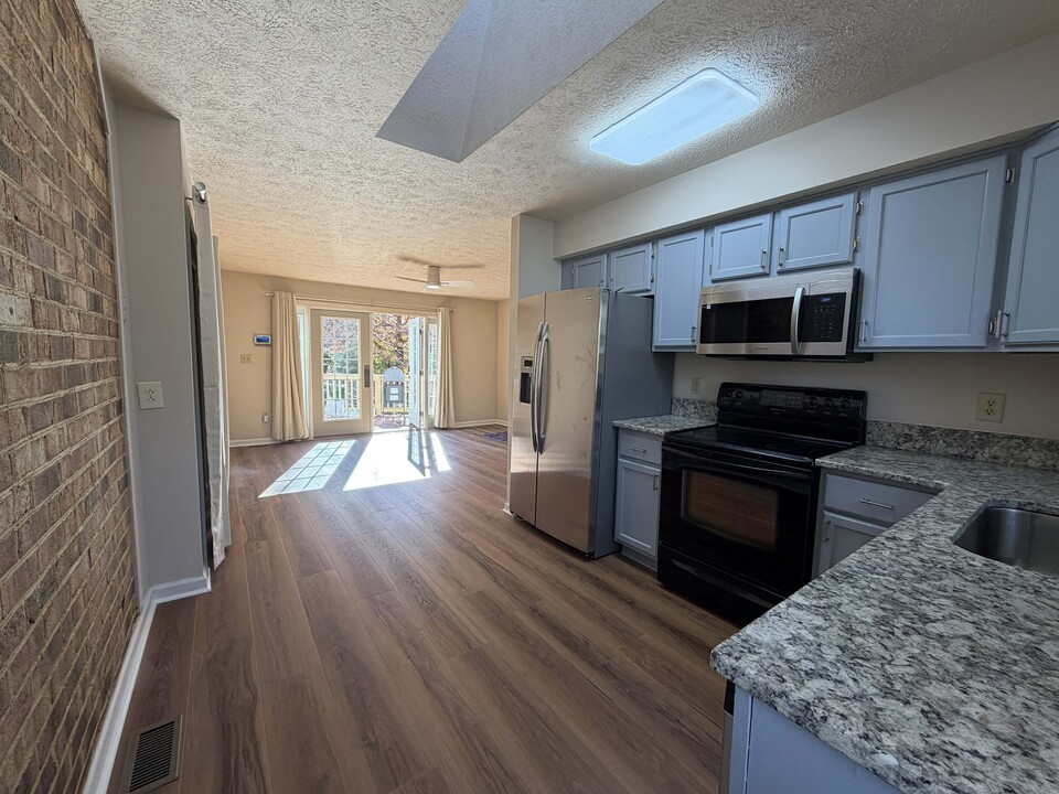 2721 Linden Ln, Unit Apartment in Williamsburg, VA - Foto de edificio